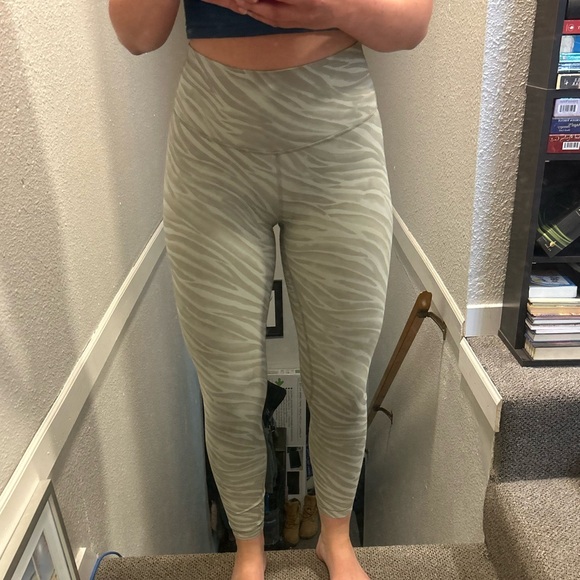Lululemon align pant ‘25 - Picture 2 of 3